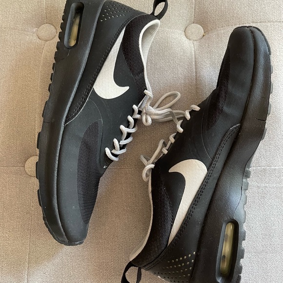 Nike black Air Max Thea sneakers - Picture 1 of 9